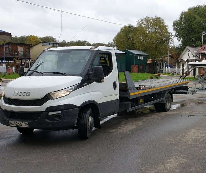 Эвакуация Тойота Камри из сугроба